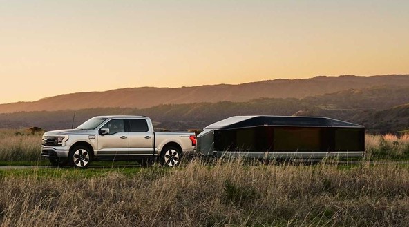 Lightship L1: Počitniška samohodka