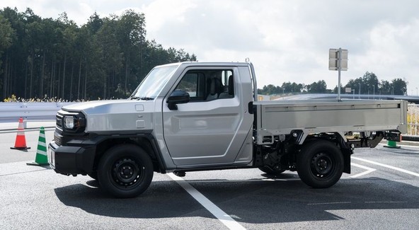 Toyota IMV 0 : Serijski poltovornjak za razumne