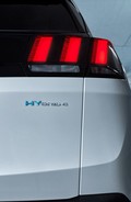 PEUGEOT 3008 GT HYBRID4 : MOČ PRIKLJUČNE HIBRIDNE TEHNOLOGIJE