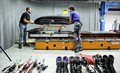 Test strešnih kovčkov kluba ADAC: Nekateri kovčki znajo tudi leteti …