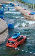 Jeep & Aimee Fuller: Renegade obvlada tudi spust po divjih vodah