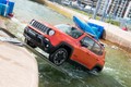 Jeep & Aimee Fuller: Renegade obvlada tudi spust po divjih vodah