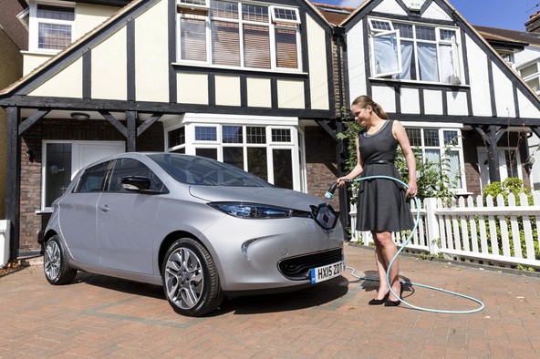 Študija svetovalnega podjetja Futurizon: Britanski najstniki stavijo na električne avtomobile