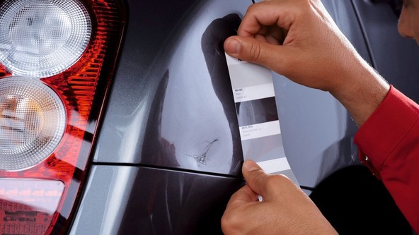 Raziskava družbe YouGov: So bulasti in opraskani avtomobili stvar preteklosti?