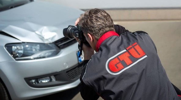 Allianz zavarovalnica: Cenejša popravila poškodovanih vozil