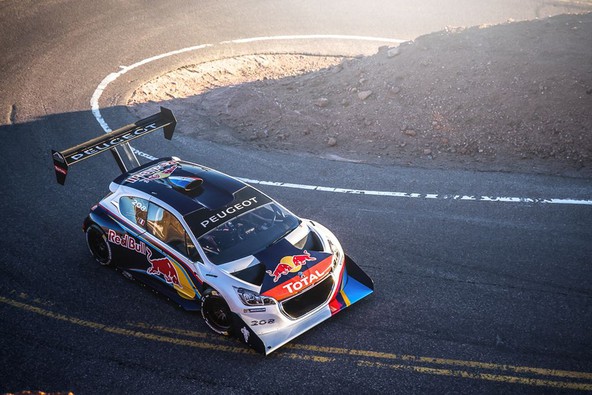 Peugeot 208 T16 Pikes Peak: Sébastien Loeb podrl rekord dirke Pikes Peak!