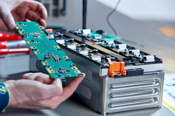 Ugotovitve novinarjev revije Auto Bild: Menjava akumulatorjev je ekonomski samomor