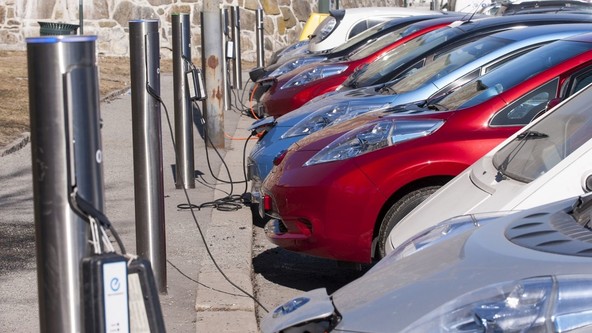 Napoved We Predict analitikov: Vzdrževanje električnih avtomobilov ni poceni