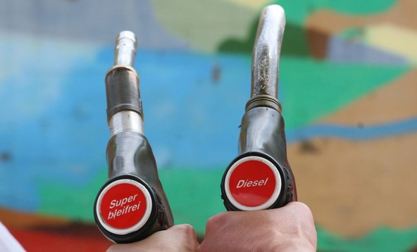 Nasveti združenja 'Gas Guzzler': Kako lahko zapravite čim več pogonskega goriva?