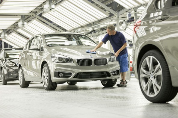 CAR - Center Automotive Research - Universität Duisburg-Essen: 'Ožemanje' kupcev na račun vgrajene dodatne opreme