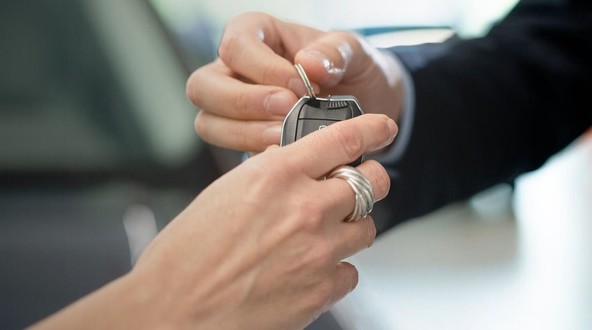 DEKRA & Ipsos: Rabljeni 'električarji' težko najdejo kupce 