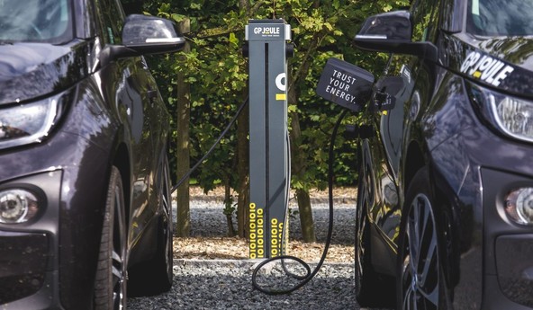 Napoved organizacije RAC Foundation: Elektromobilnost bo povzročila luknjo v državnem proračunu