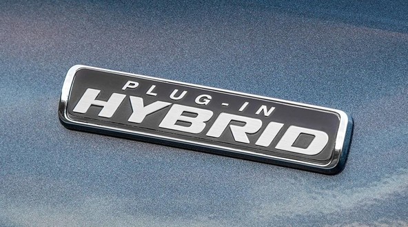 Študija podjetja Dataforce : Večina kupcev priključnih hibridov obžaluje nakup 