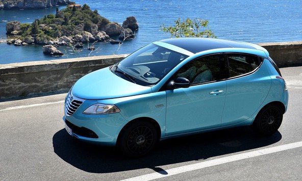 Lancia ypsilon elefantino & ypsilon S MOMODESIGN: Ločevanje po spolu