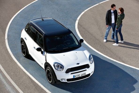 Mini countryman: Prihaja 'maksi-mini' 