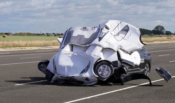 Thatcham Research: Uporaba izraza 'avtonomno vozilo' je lahko zavajajoča