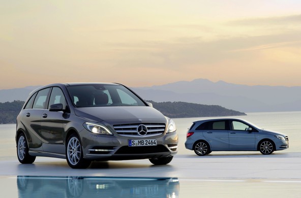 Mercedes-Benz razred B: Druga generacija stuttgartskega 'golfa' prihaja v novembru