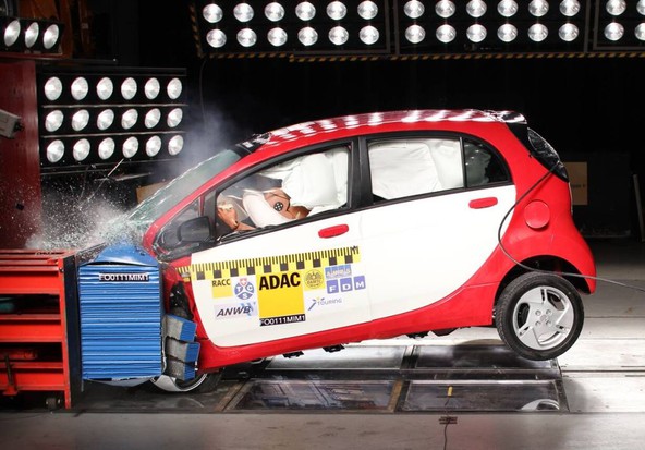 ADAC & Mitsubishi i-MiEV: Mali mitsubishi je uspešno prestal poskusno trčenje