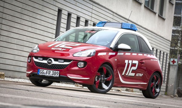 Opel Special Vehicles & RETTmobil 2013: 'Gasilec' ADAM in 'reševalka' Zafira