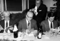 Od leve: Battista  Pinin  Farina, Enzo Ferrari in Sergio (stoje)