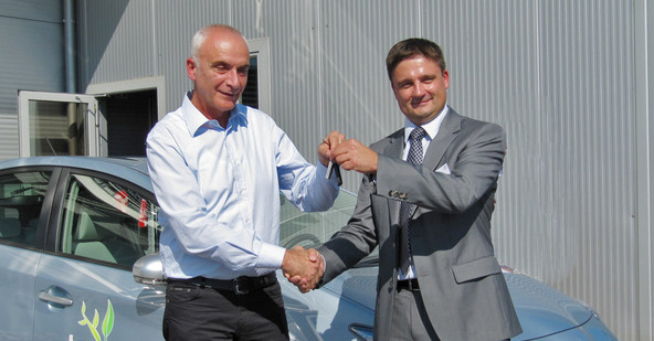 Ivo Boscarol edini uporabnik takšnega vozila pri nas: Podjetje Pipistrel prejelo priusa plug-in hybrid