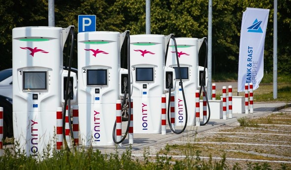 Smrtni udarec za elektromobilnost?: Prve napovedi racionalizirane oskrbe z električno energijo