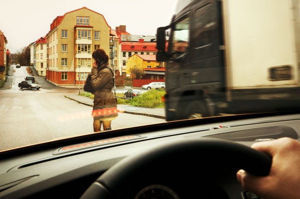 ADAC test: Sistem zaznavanja pešcev z zaviranjem ne deluje optimalno
