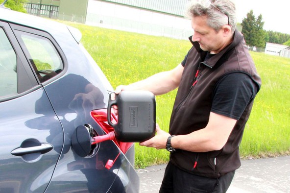 Opozorilo kluba ADAC: Netočno delovanje prikazovalnikov količine goriva