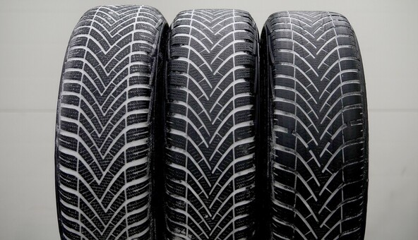 Milimetri, ki odločajo: ADAC test izrabljenih zimskih pnevmatik