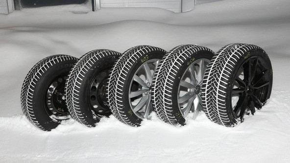 Nasvet kluba ADAC: Za zimske razmere so boljše ožje pnevmatike