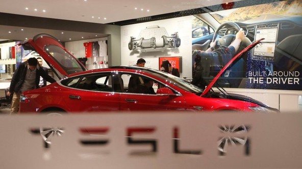 Tesla model S: Nad znamko Tesla se zbira čedalje več temnih oblakov