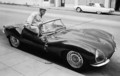 Steve McQueen v družbi modela XKSS