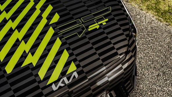 KIA GT Wrap: KIA predstavlja posebno folijo, ki ujame gibanje in svetlobo