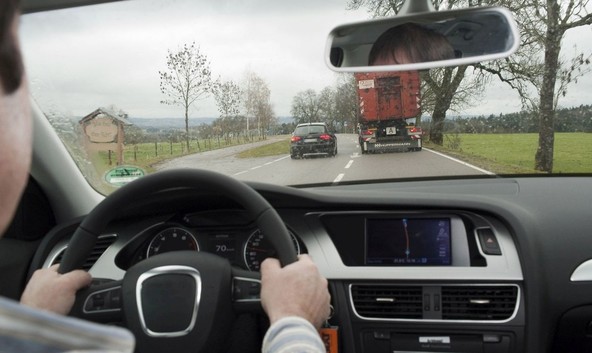 Nasvet kluba ADAC: Za varno prehitevanje potrebujete čas in prostor