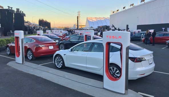 DAT-Barometer 2021: Slabi obeti za lastnike električnih vozil