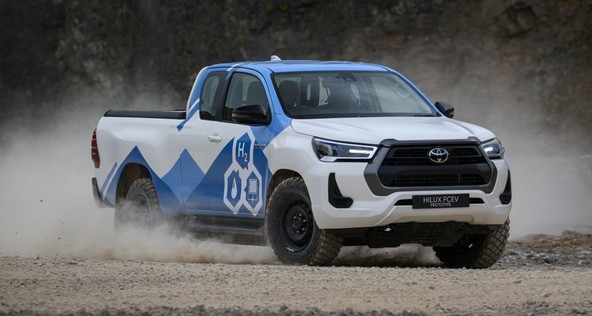 HILUX NA VODIKOVE GORIVNE CELICE : PROJEKT PROIZVODNJE JE DOSEGEL NASLEDNJO FAZO