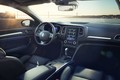 Novi MEGANE GrandCoupé: Dinamična oblika in prestižnejša notranjost nove Renaultove triprostorske limuzine