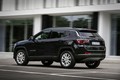 Jeep® Renegade 4xe in Compass 4xe: Prva priključna hibrida znamke Jeep® 