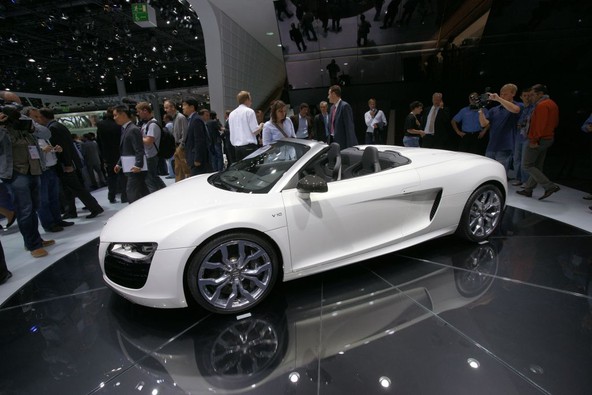 Audi R8 spyder 5.2 FSI quattro : Kabriolet z osupljivo dinamiko