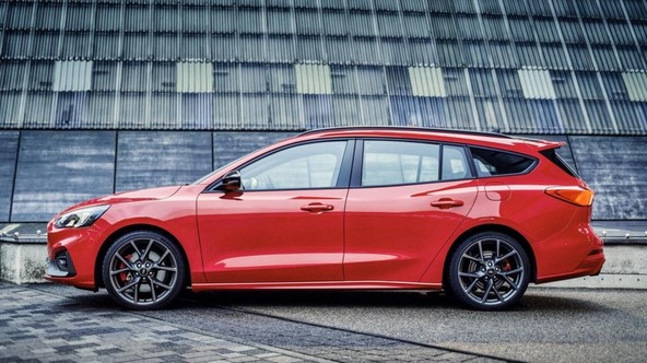 Ford Focus ST Turnier: Focus ST se predstavlja v karavanski različici