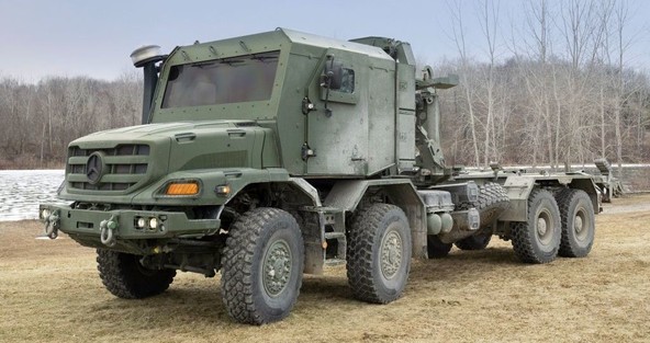 Mercedes-Benz Special Trucks širi svoj obrambni portfelj: Štiriosno vozilo Zetros z vsekolesnim pogonom prvič na ogled na sejmu Eurosatory