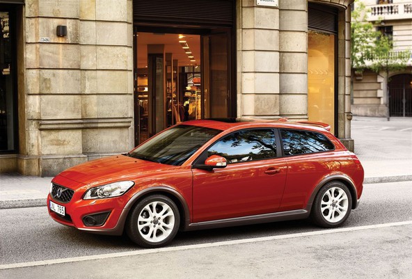 Volvo C30: Nov športni prednji del in še več izbire