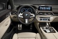 BMW M760Li xDrive: Močan in dominanten