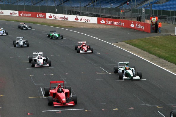 Rotar Racing: Uspešen konec tedna v vetrovnem Silverstonu 