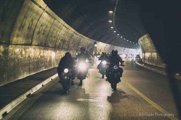 Distinguished Gentleman’s Ride - Ljubljana 2015: V suknjiču in kravati na motocikel