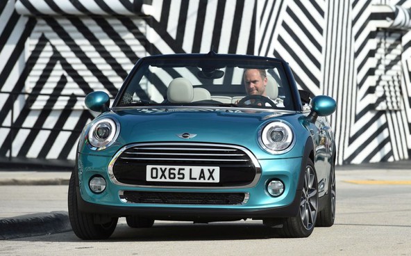 Novi MINI Cabrio: Menjava generacij v modelni seriji tradicionalne britanske blagovne znamke se nadaljuje