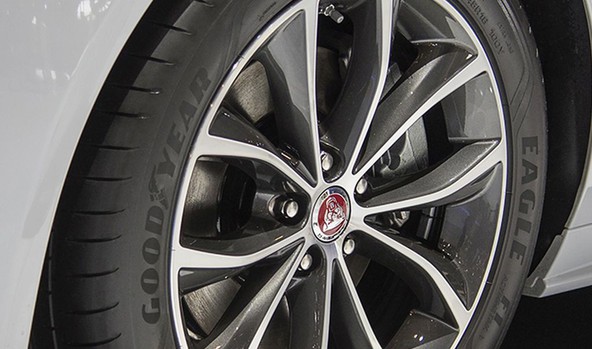 Goodyear Eagle F1 Asymmetric 3: Jaguar XF s pnevmatikami znamke Goodyear