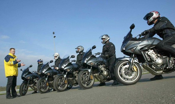 Ministrstvo za notranje zadeve - Policija: Za varno motoristično sezono - vabilo na preventivne delavnice