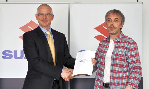 SUZUKI podpira tudi slovenski tekmovalni dirkaški šport: SUZUKI Slovenija uradni sponzor dirkača Vladimirja Stankoviča
