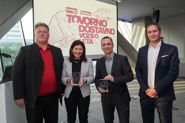 Z leve: Miloš Milač (Časnik Finance), Veronika Mlakar (Avto Triglav), Damjan Cirman (Autocommerce) in Boštjan Paušer (Kamion & Bus)
